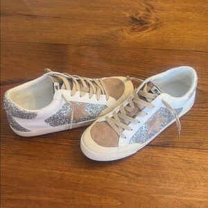 MIA Glitter Silver and Tan Star Sneakers